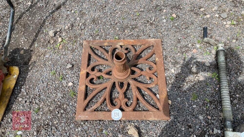 CAST IRON GARDEN UMBRELLA STAND