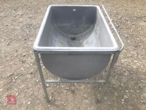 DAIRY WASH SINK IN GALVANISED STAND