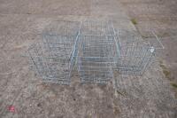 5 WIRE MESH HOOK OVER HAY RACKS - 2