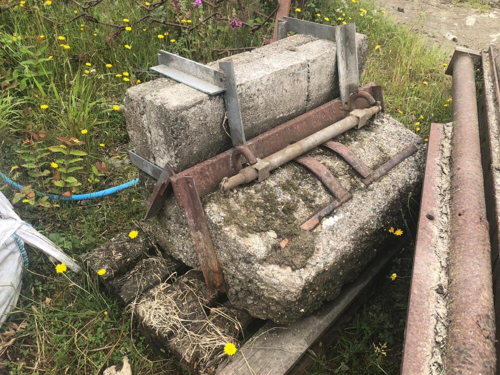 CONCRETE WEIGHT BLOCK