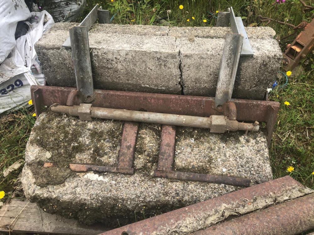 CONCRETE WEIGHT BLOCK