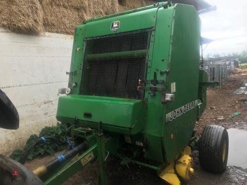 JOHN DEERE 580 ROUND BALER