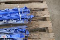 APPROX 24 ELECTRIC FENCING STAKES - 3