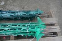 APPROX 24 ELECTRIC FENCING STAKES - 3