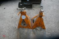 2 AXLE STANDS