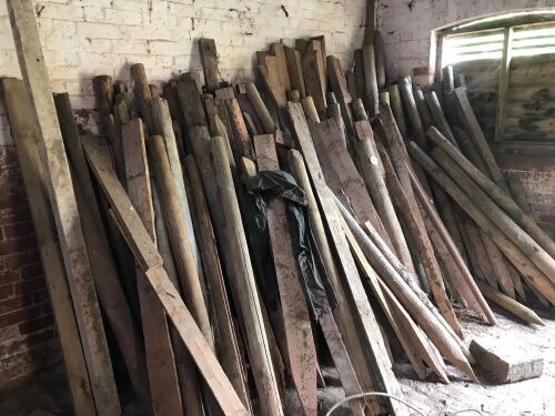 LARGE QTY OF VARIOUS SIZED WOODEN FENCE STAKES