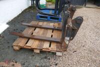 SET OF MANITOU PALLET FORKS - 2