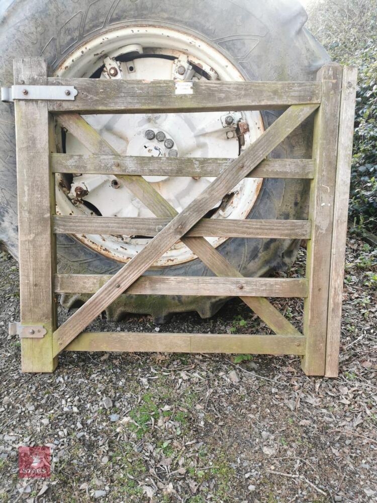 SOLID WOODEN HUNTING GATE