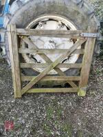 SOLID WOODEN HUNTING GATE - 2