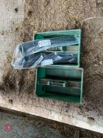 2 CARRYING TRAYS & CABLE TIES