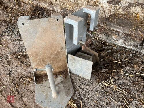 2 GATE HANGING CATTLE BLOCK MOUNTS