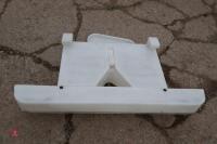 WYEDALE 4' PLASTIC HOOK ON CALF FEEDER - 4