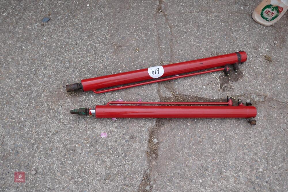 2 HYDRAULIC RAMS