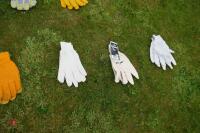 10 PAIRS OF MIXED GLOVES - 7