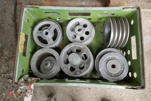 BOX OF ALUMINIUM PULLEYS