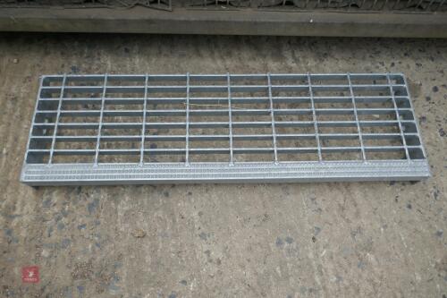 37 GALVANISED STEEL STEPS