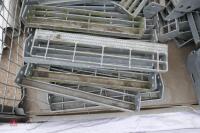 68 GALVANISED STEEL STEPS - 4